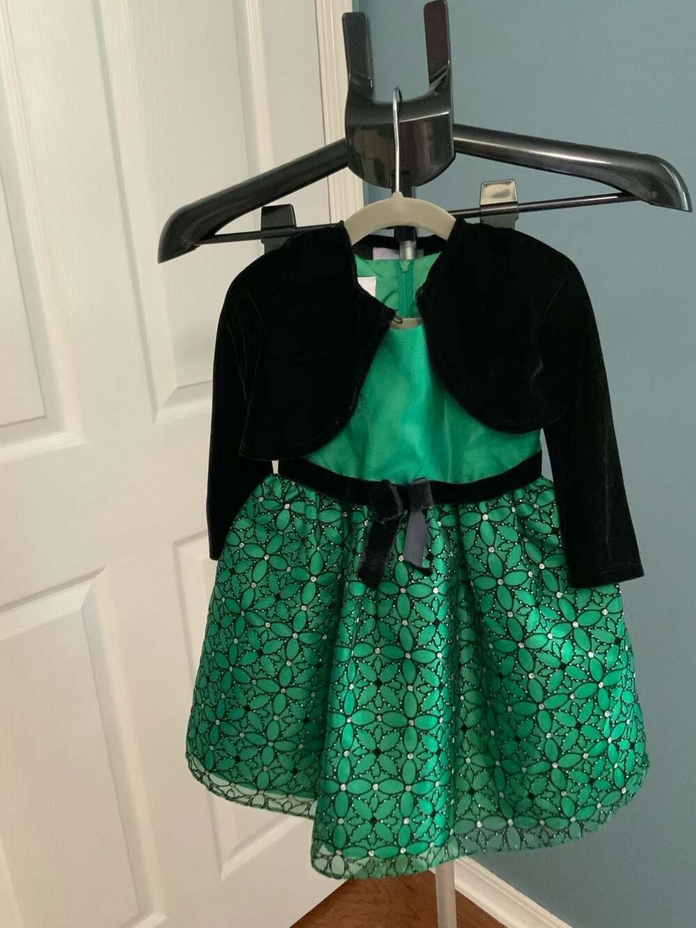 Bonnie Baby Holiday Dress Size 24M Green Velvet Shrug Set
